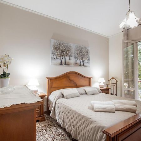 Domus Umberto - Guest House Arezzo Buitenkant foto